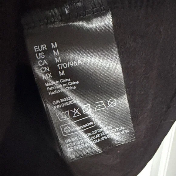 H&M Black Top with White Collar - Picture 5 of 5